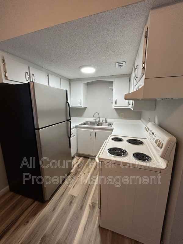 460 93rd Ave N #8 - Photo 3 of 13