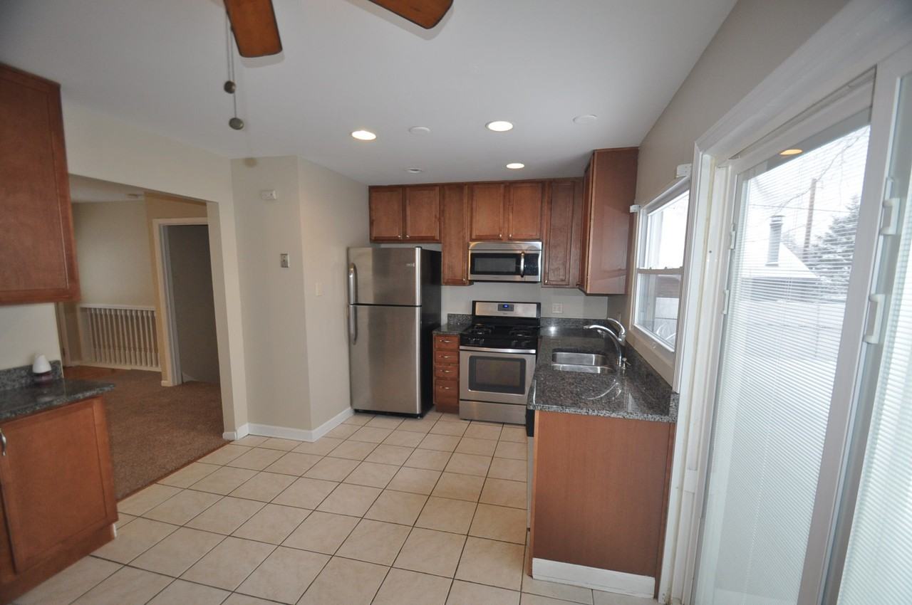 5148 Greentree Rd - Photo 3 of 9