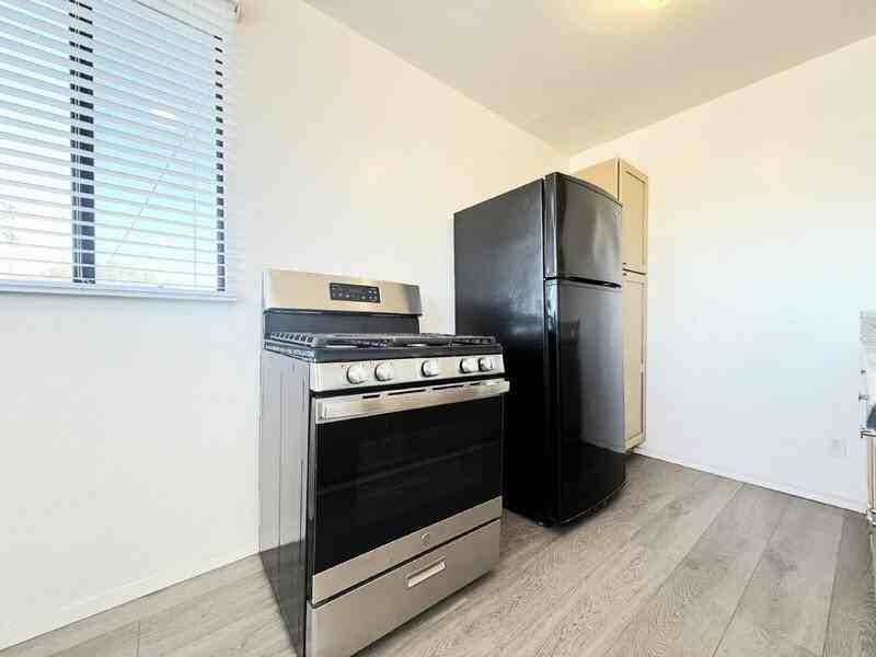 2442 1/2 Pomeroy Ave #2 - Photo 7 of 13