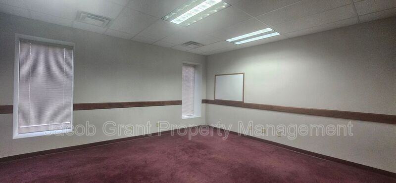 490 Park Ave #02 - Photo 3 of 5