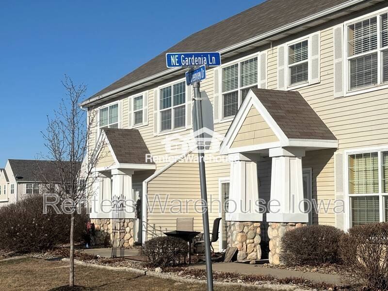 3911 Ne Gardenia Ln - Photo 2 of 19