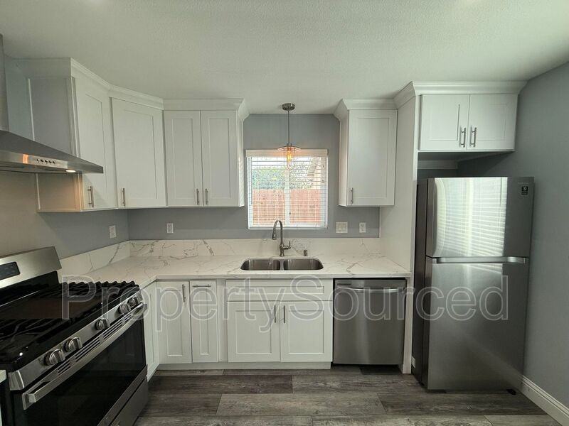 805 W Yosemite Ave - Photo 3 of 16