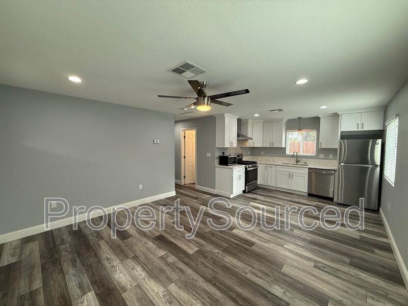 805 W Yosemite Ave - Photo 4 of 16