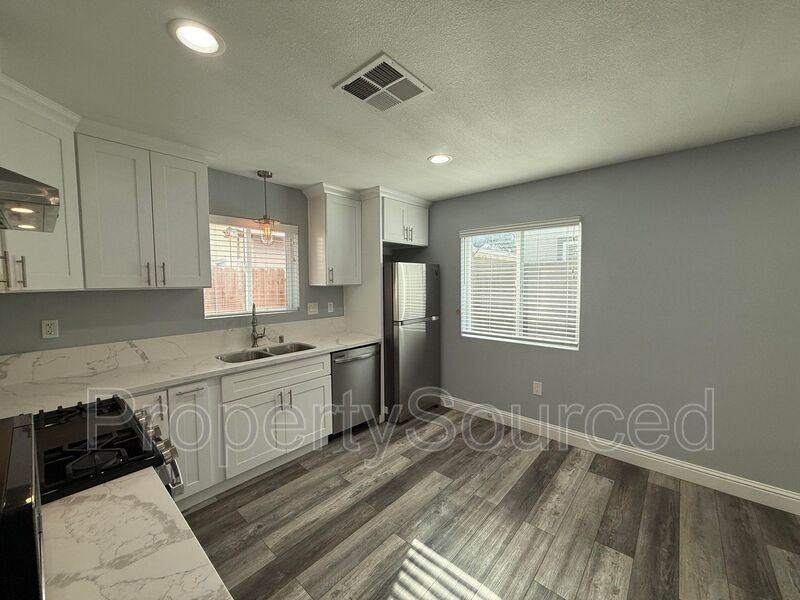 805 W Yosemite Ave - Photo 7 of 16