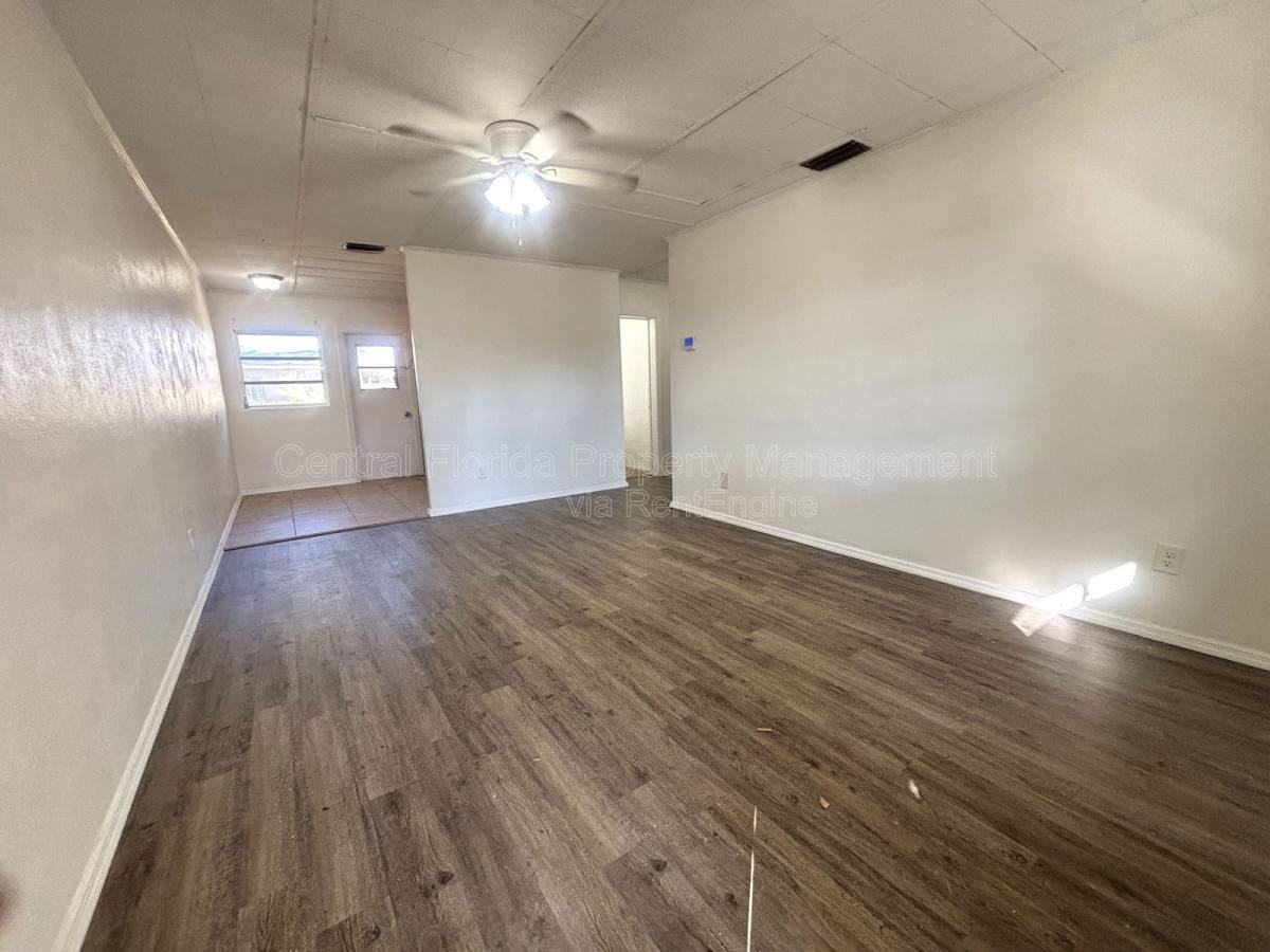 842 Lake Ave - Photo 2 of 10