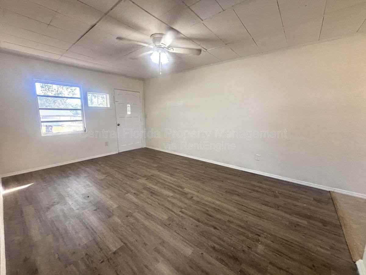 842 Lake Ave - Photo 3 of 10