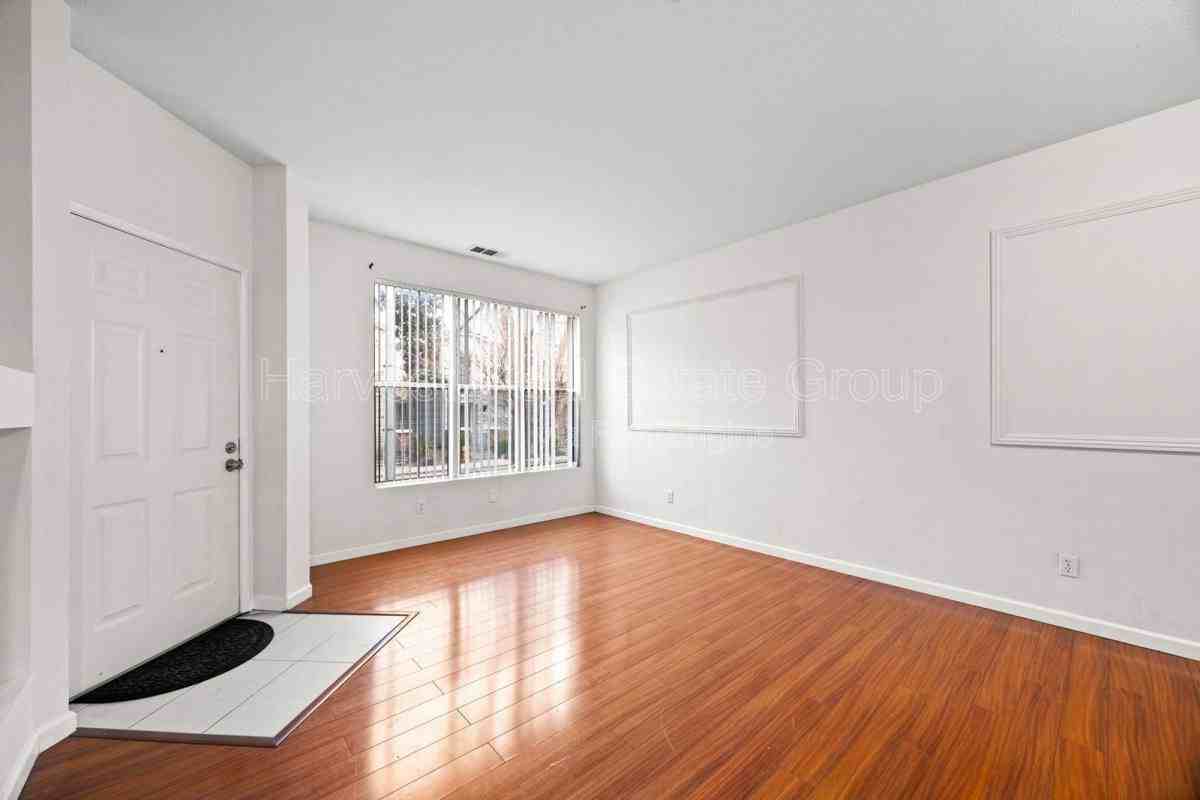 616 Atherton Pl - Photo 2 of 10