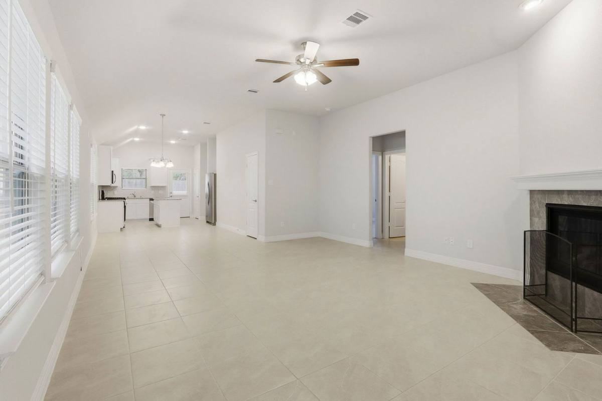 40704 Guillemont Ln - Photo 2 of 10