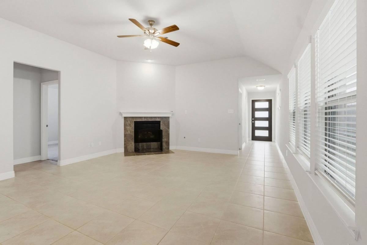 40704 Guillemont Ln - Photo 3 of 10