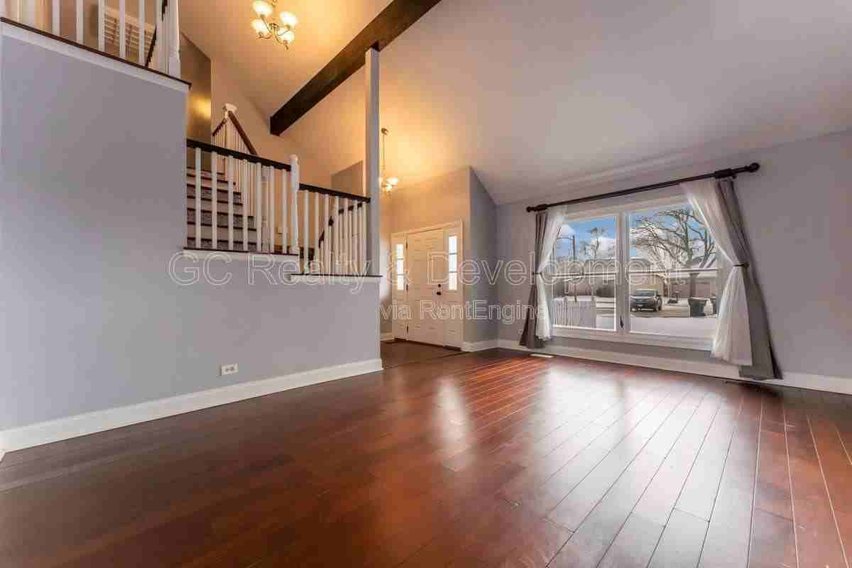 1490 Brookside Dr - Photo 3 of 10