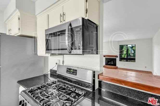 15207 Magnolia Blvd #209 - Photo 7 of 10