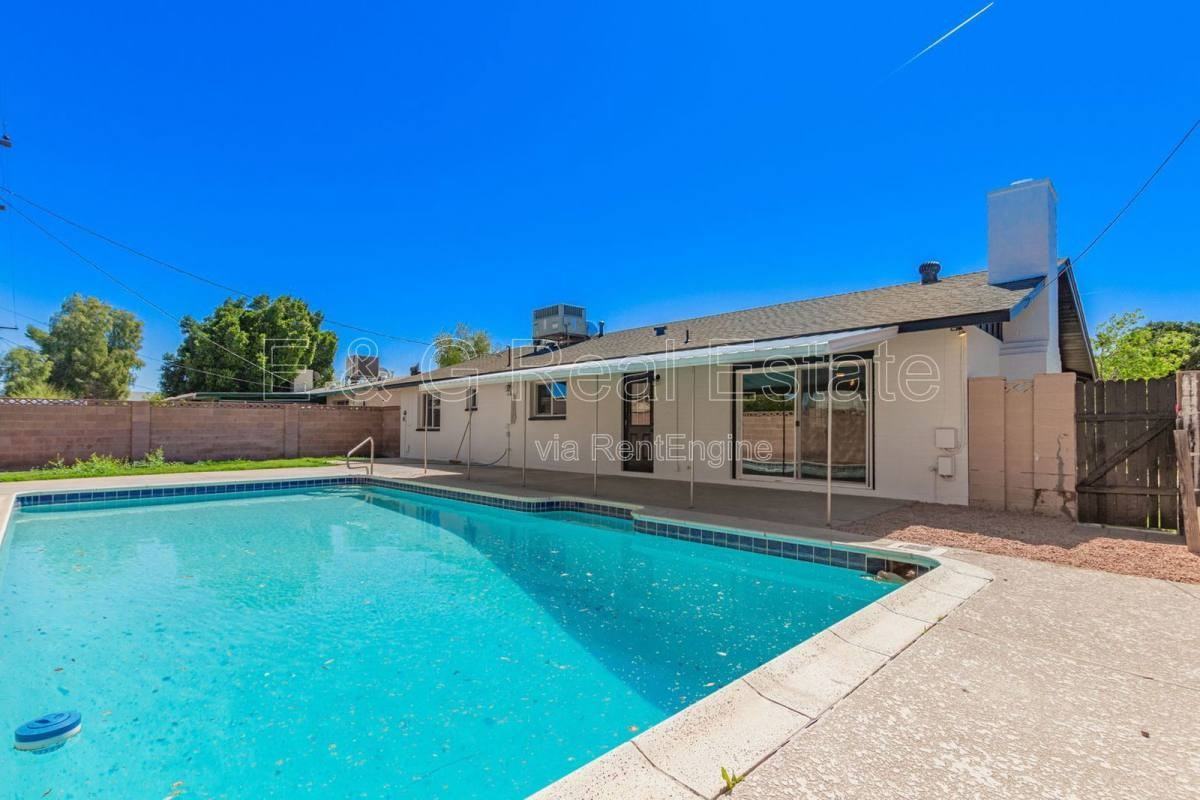 1102 E Alameda Dr - Photo 2 of 10