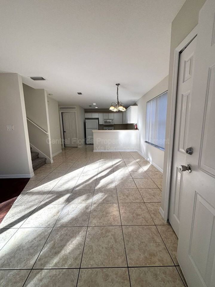 1064 Park Central Cir - Photo 2 of 10