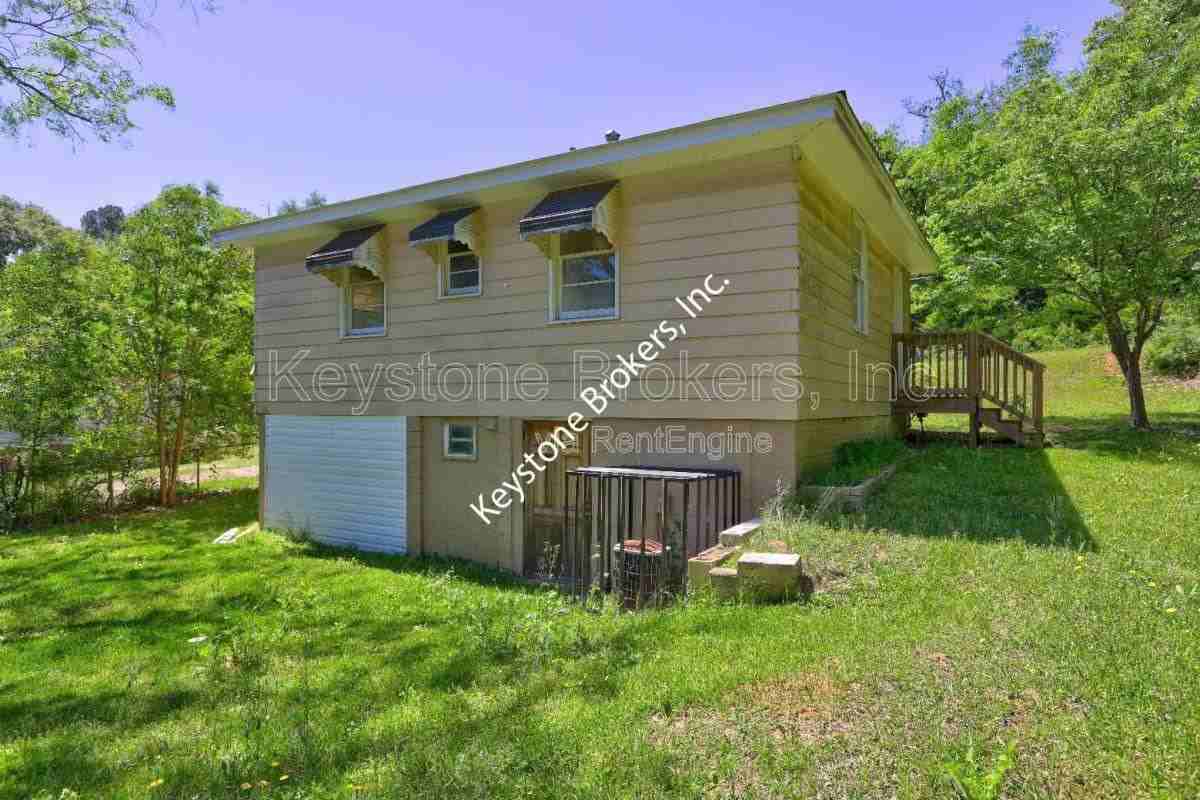 3445 Doster Way - Photo 2 of 9