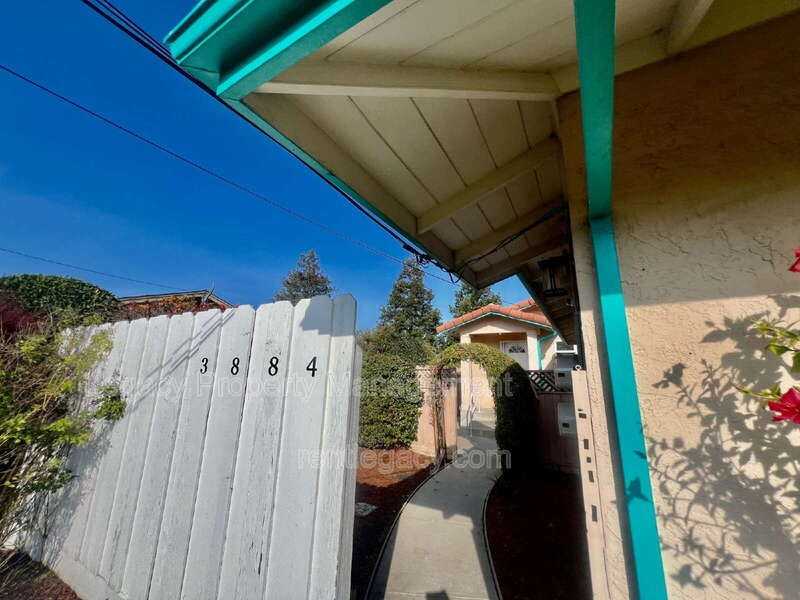 3884 Bayview Cir - Photo 4 of 19