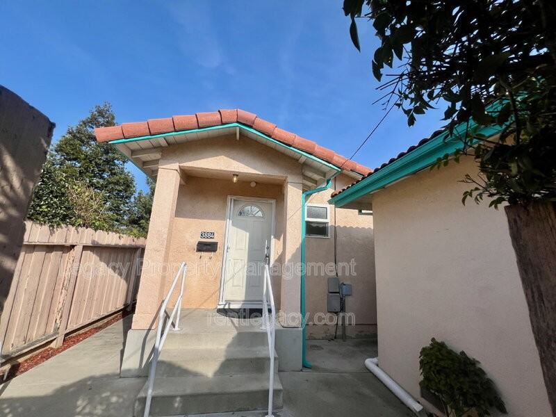 3884 Bayview Cir - Photo 6 of 19