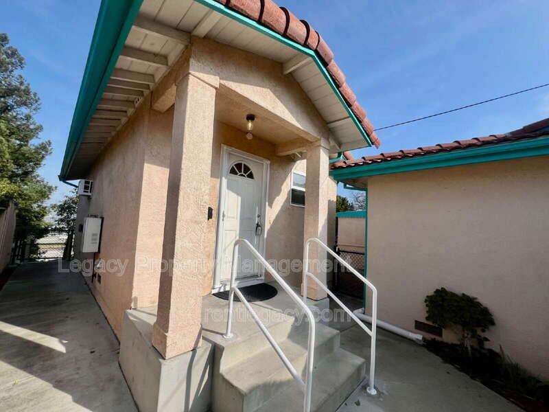 3884 Bayview Cir - Photo 7 of 19