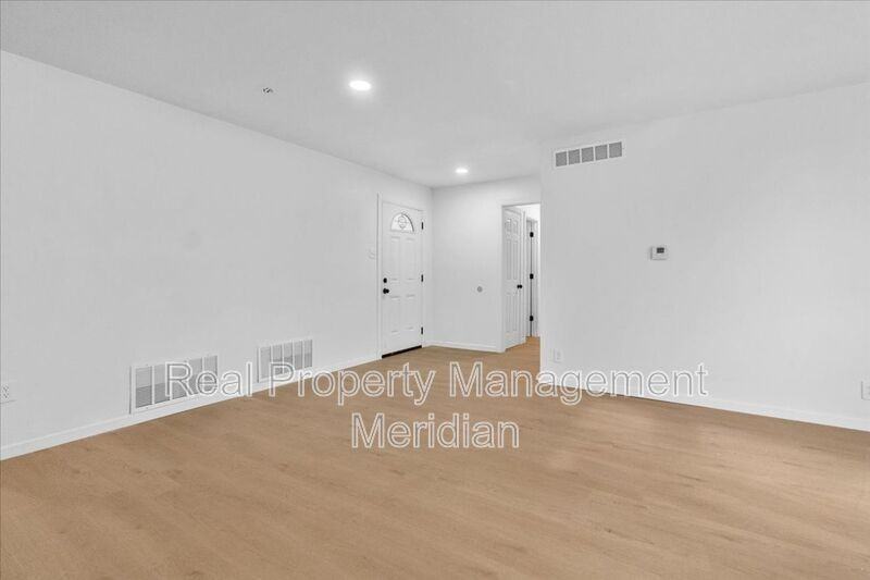 2424 Cloverdale St - Photo 2 of 20