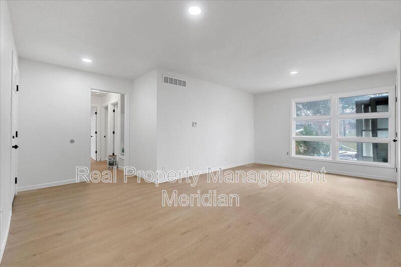 2424 Cloverdale St - Photo 3 of 20