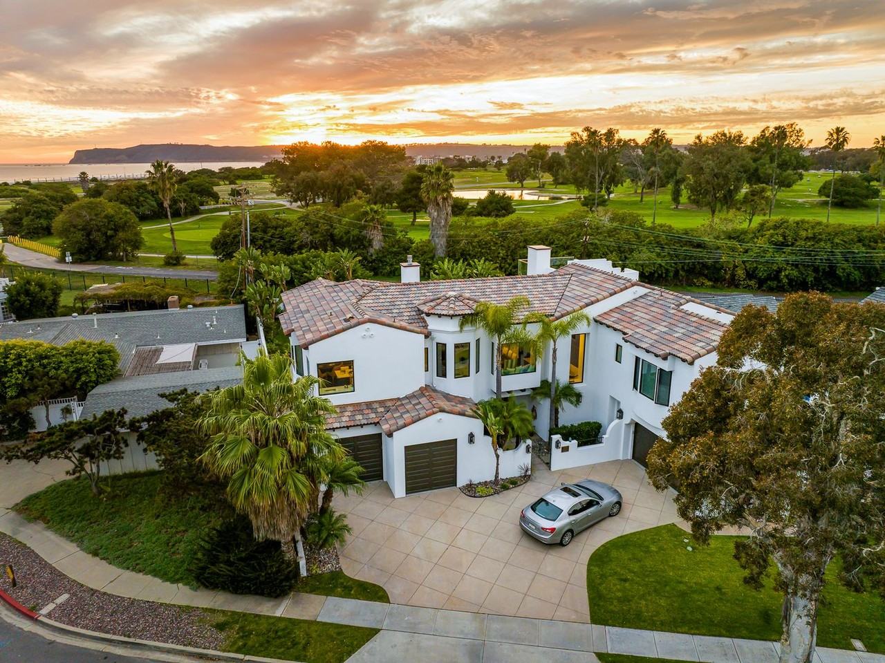 1070 Coronado Ave - Photo 2 of 50