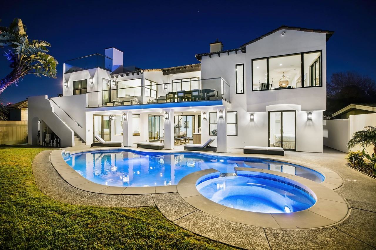 1070 Coronado Ave - Photo 3 of 50