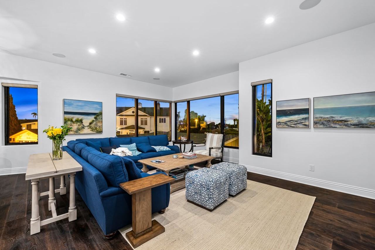 1070 Coronado Ave - Photo 5 of 50