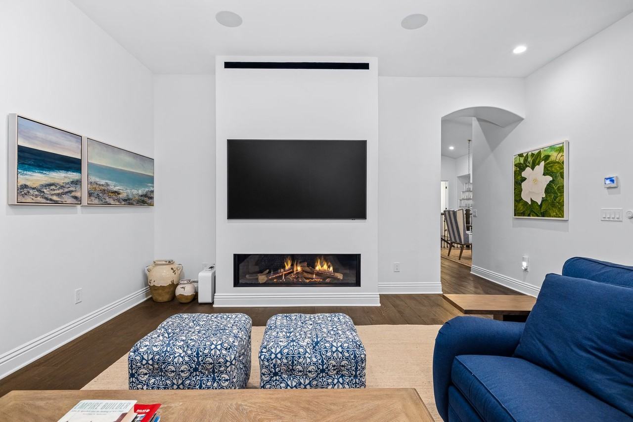 1070 Coronado Ave - Photo 6 of 50