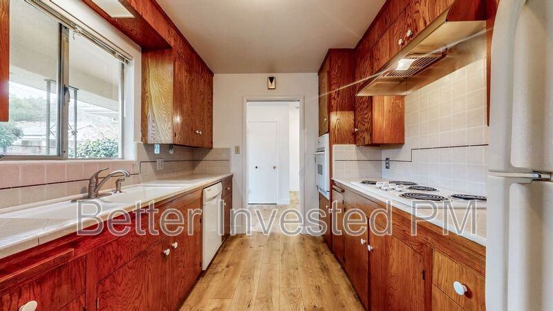 4729 Montgomery Dr - Photo 4 of 20