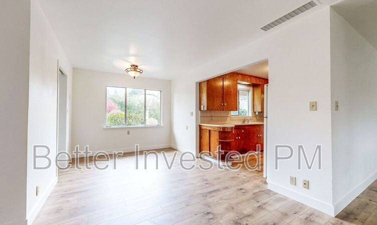 4729 Montgomery Dr - Photo 5 of 20