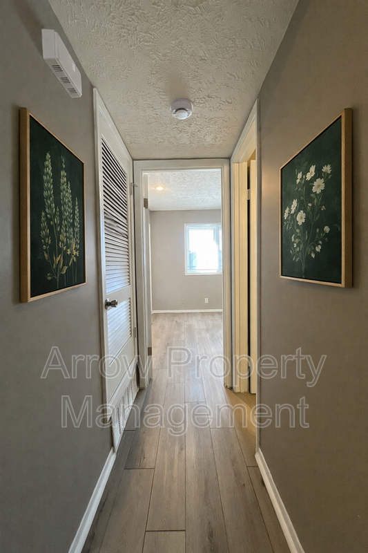 2110 J St #4 - Photo 3 of 8