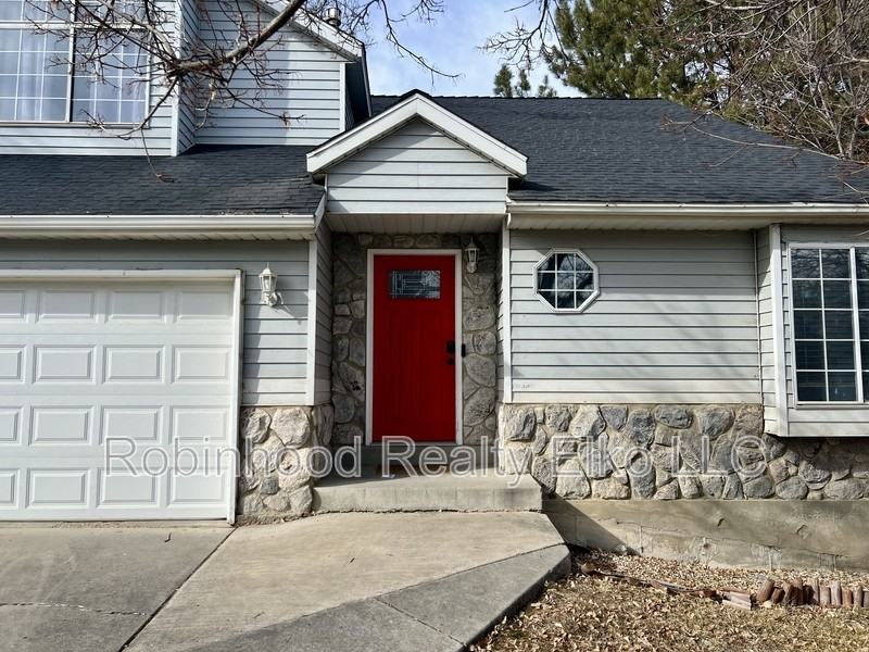 2211 Sierra Dr - Photo 3 of 50