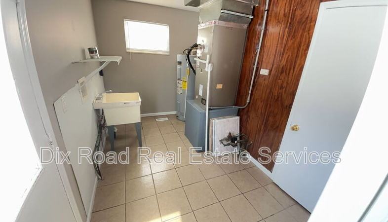 5926 Janice Dr - Photo 5 of 17