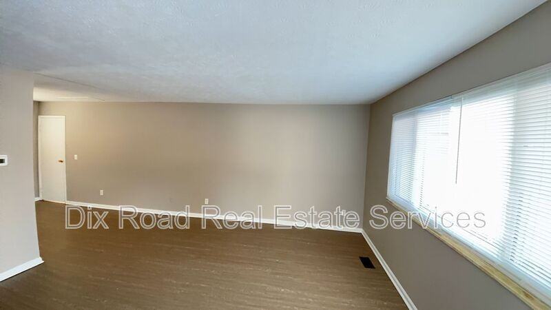 5926 Janice Dr - Photo 6 of 17