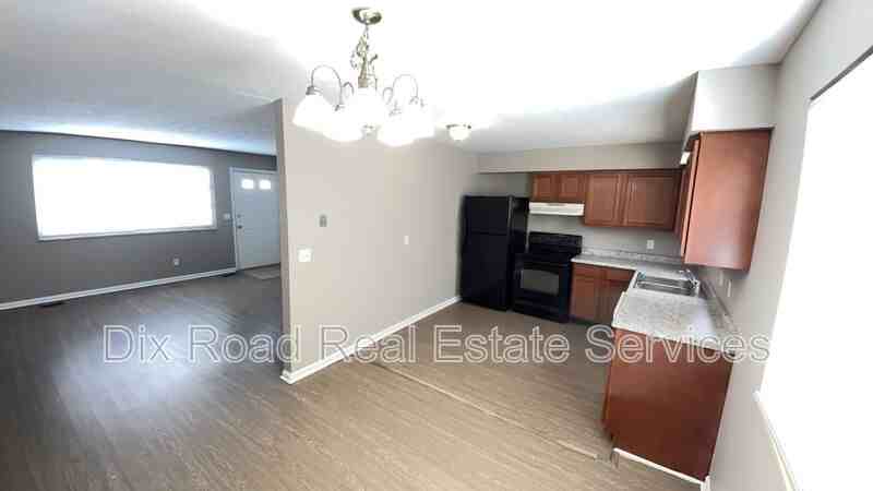 5926 Janice Dr - Photo 7 of 17