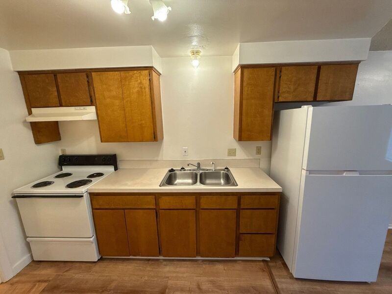 160 Manbrin Dr N - Photo 6 of 16