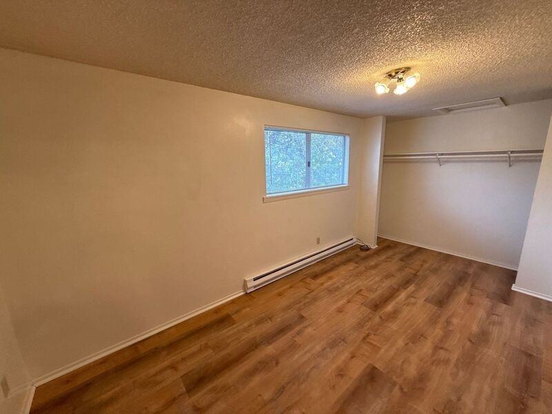 160 Manbrin Dr N - Photo 7 of 16