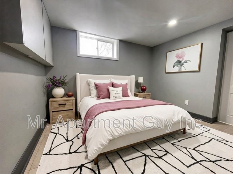 23 Glen Belle Cres #2 - Photo 2 of 11