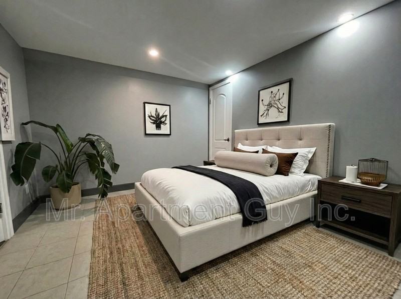 23 Glen Belle Cres #2 - Photo 3 of 11