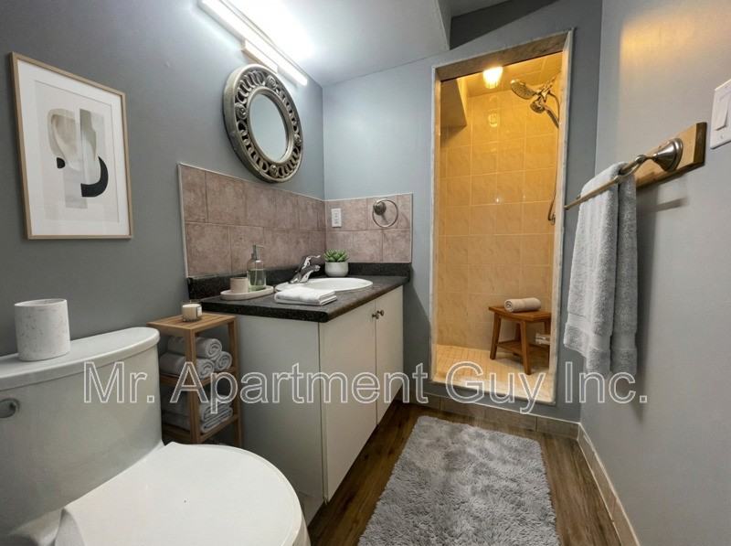 23 Glen Belle Cres #2 - Photo 4 of 11