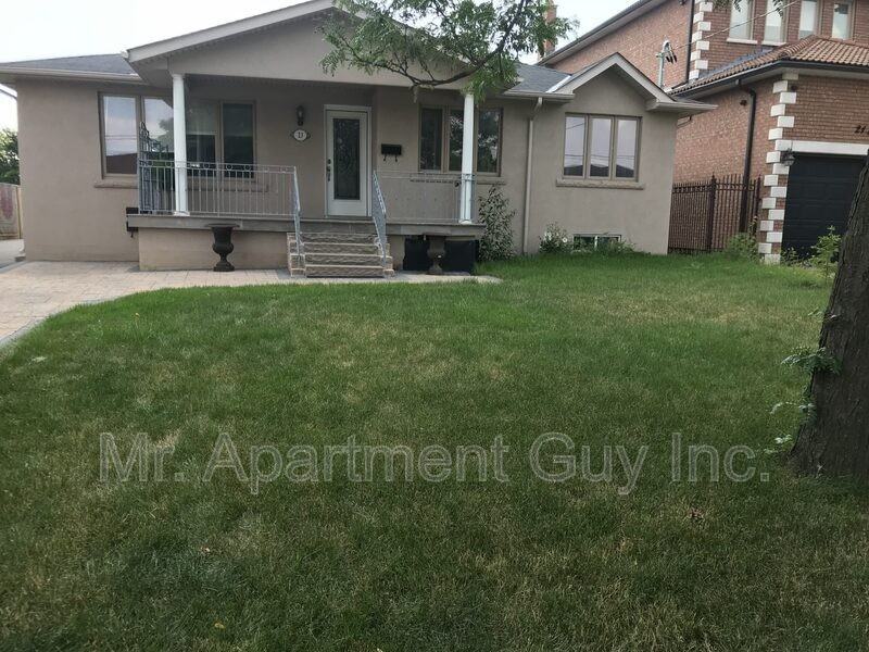 23 Glen Belle Cres #2 - Photo 5 of 11