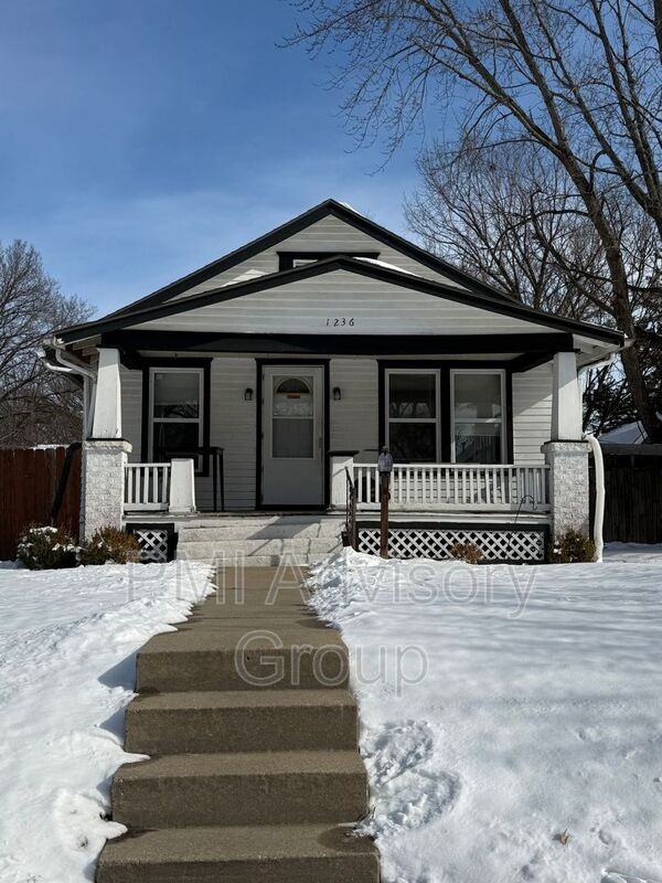 1236 Sw Jewell Ave - Photo 2 of 12