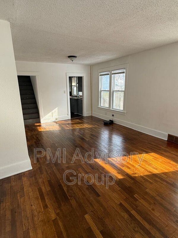 1236 Sw Jewell Ave - Photo 3 of 12