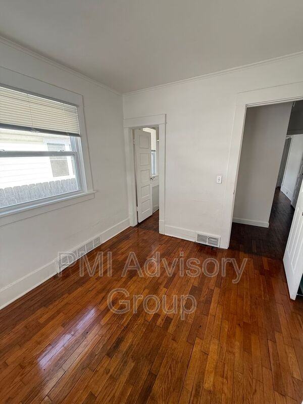 1236 Sw Jewell Ave - Photo 4 of 12