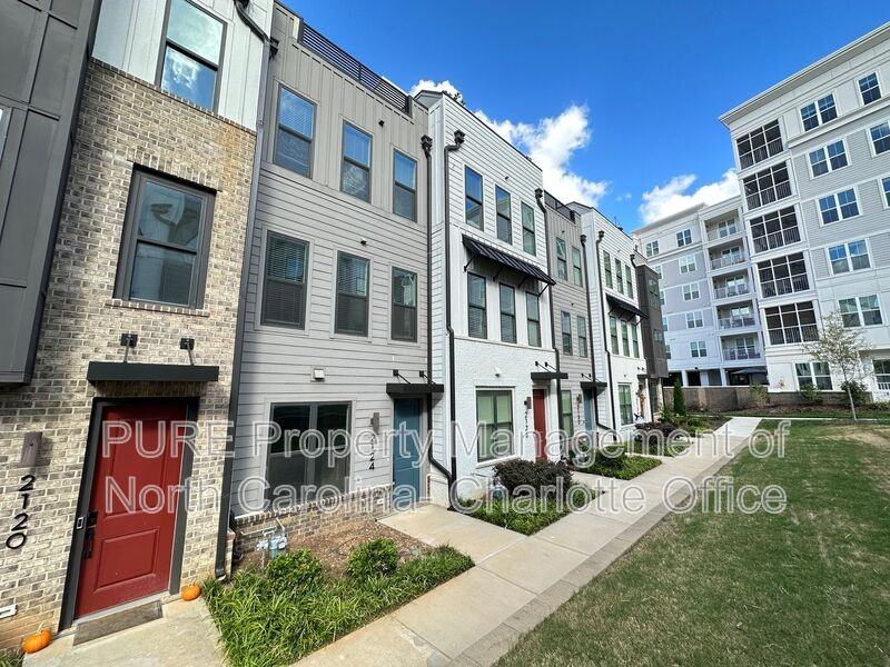 2124 Terwilliger Ter - Photo 4 of 37