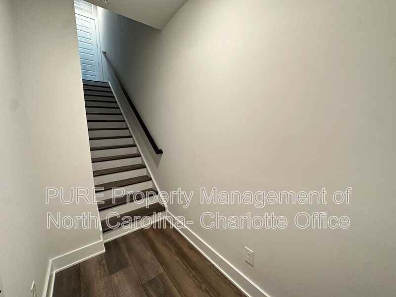 2124 Terwilliger Ter - Photo 5 of 37