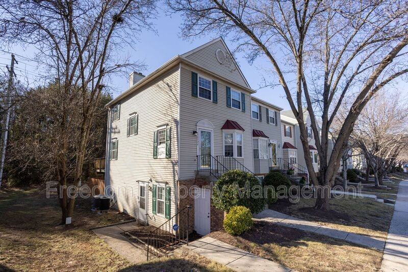 16326 Taconic Cir - Photo 2 of 38