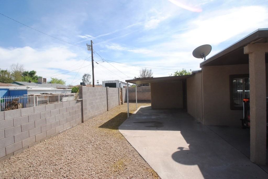 1811 W Mohave St - Photo 2 of 9