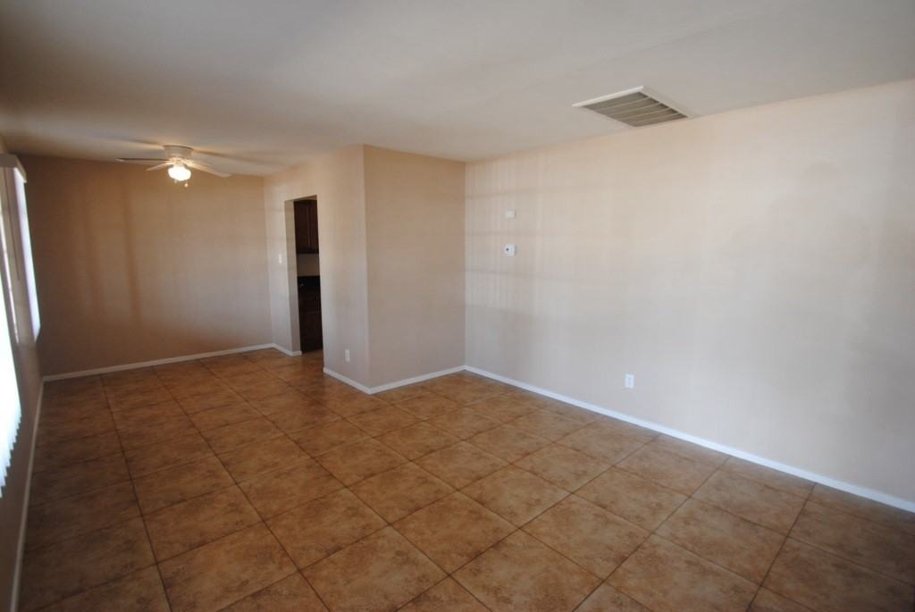 1811 W Mohave St - Photo 3 of 9