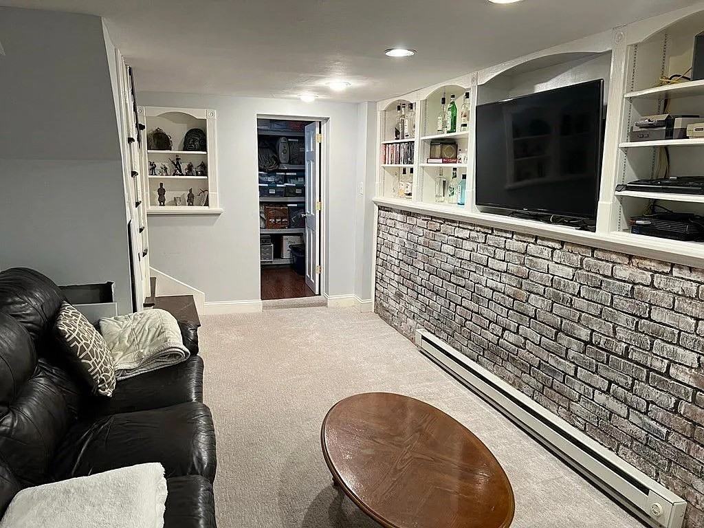 15 S Russell St - Photo 2 of 36