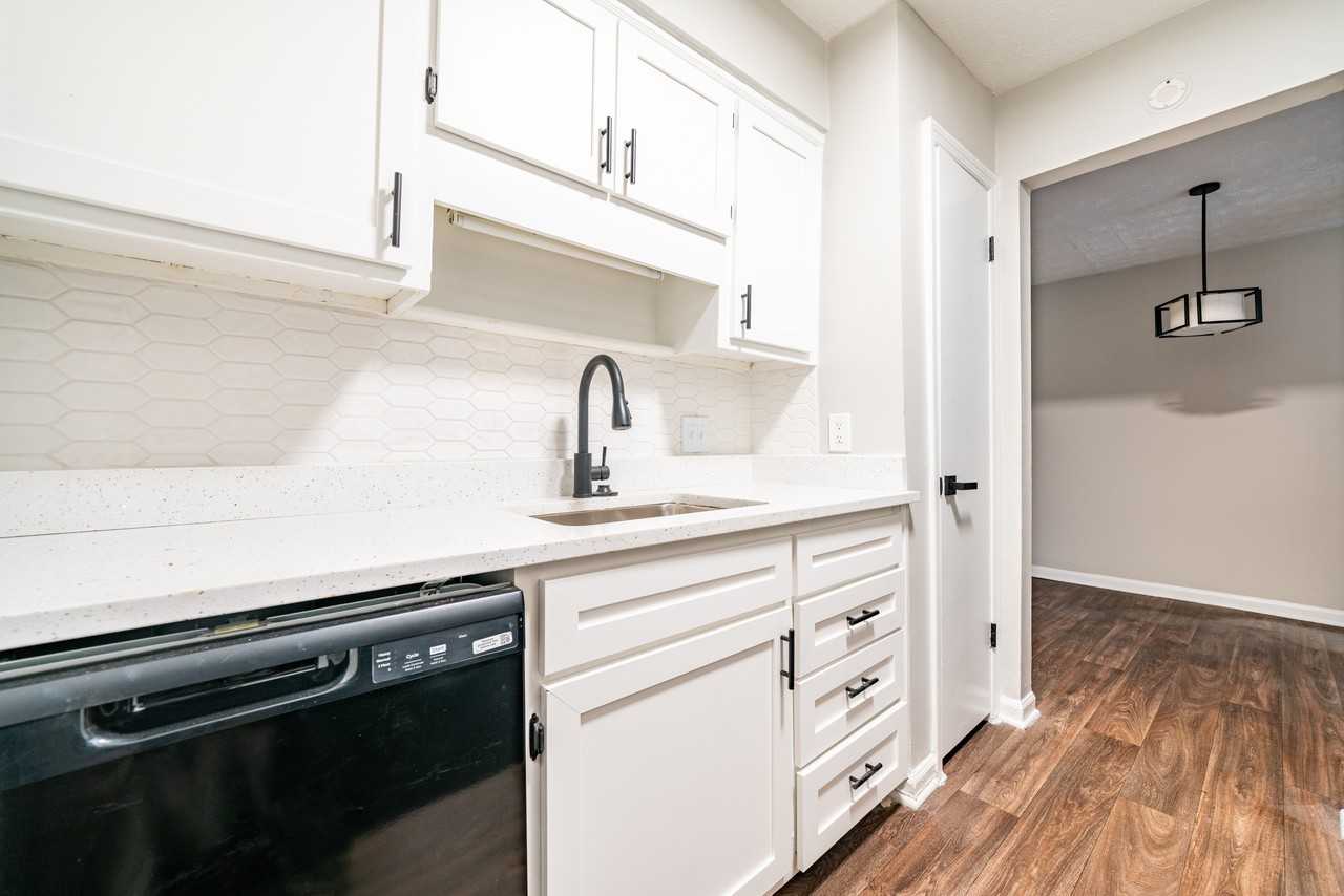 Mountain Place Apartments - Photo 5 of 12